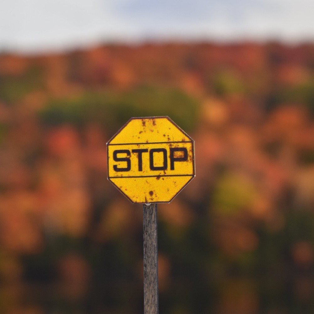 N Scale - Yellow Stop Sign - Horizontal Line - 2 Pack