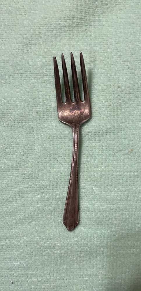 VINTAGE HOLMES & EDWARDS SILVER PLATED CHILDS FORK!   4 1/8 INCHES