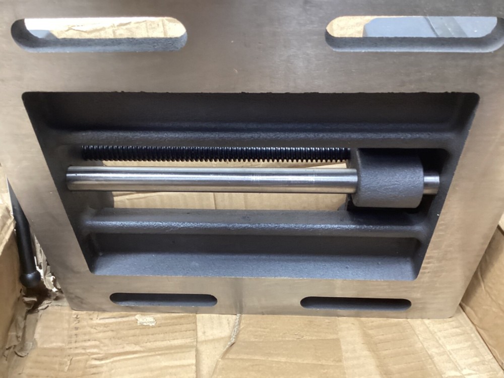 Dayton 4TK03 8" Machine Vise With Fixed Base