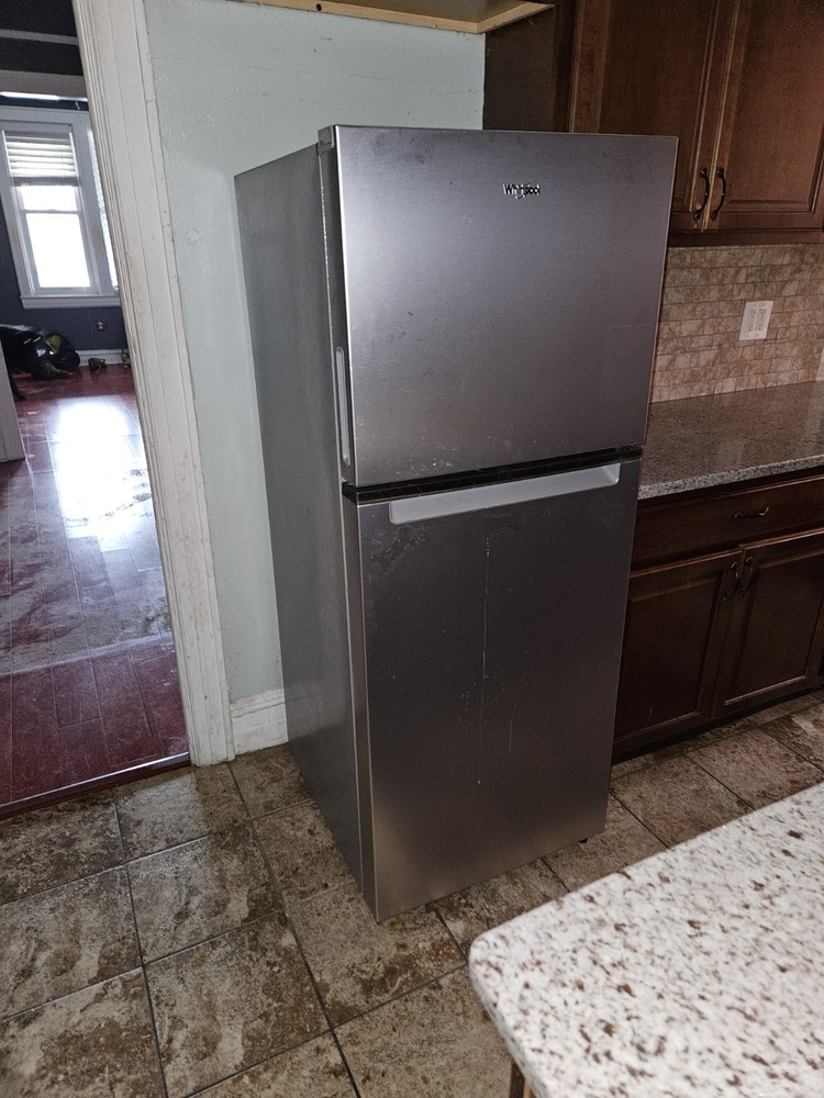 Whirlpool Refrigerator PICKUP ONLY