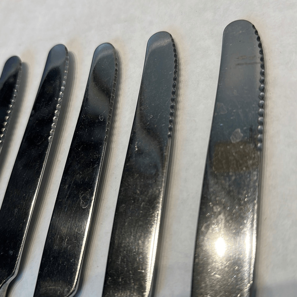 Oneida Stainless Dinner Knife Scroll Pattern Lot Set 8 Knives