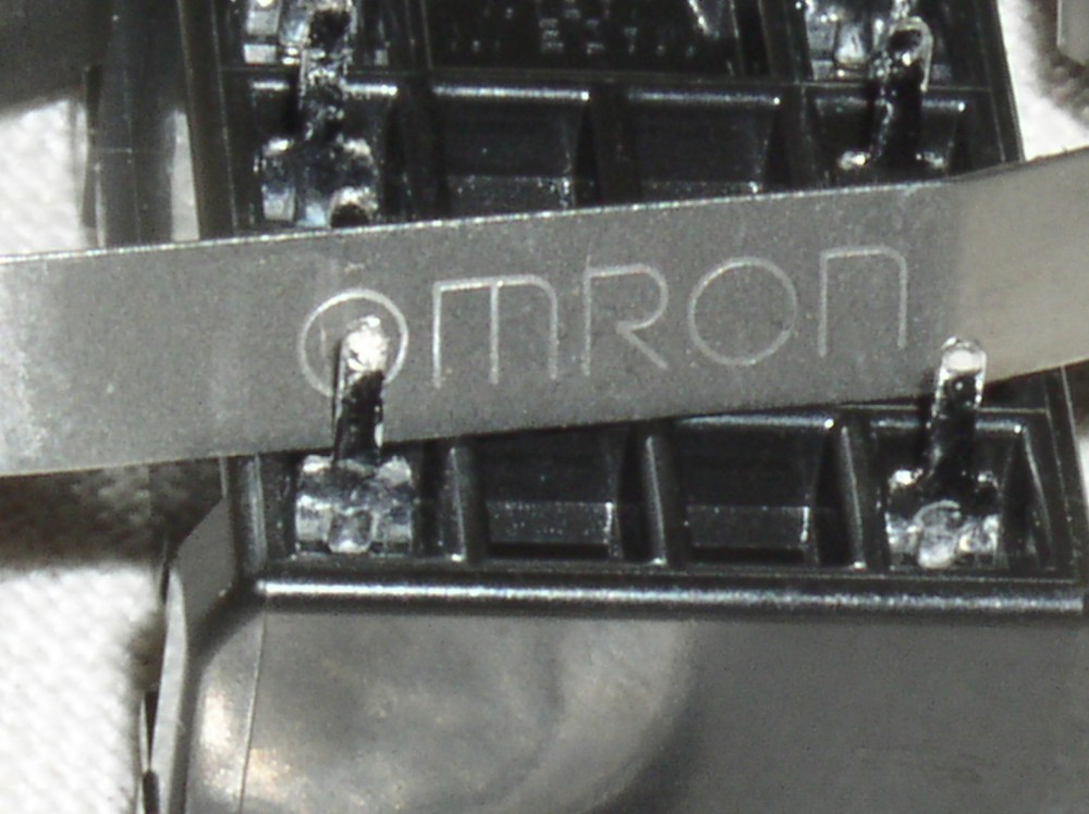 NEW SET OMRON MY2 PY08-02 RELAY PLUG SOCKET AND PYC-P HOLD DOWN SPRING CLIP