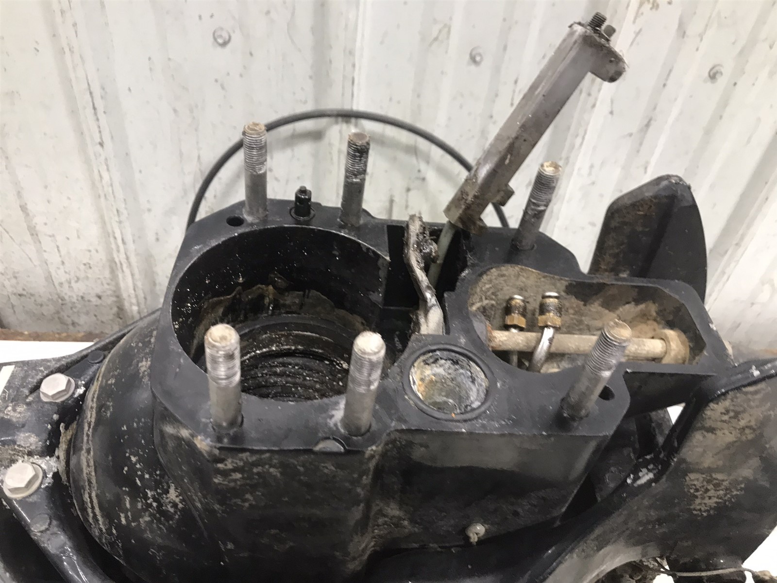 MerCruiser Alpha 1 Gen 2 out drive mount gimbal housing & hydraulic cylinders