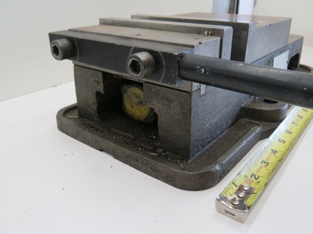Kurt D60-1 Milling Machine 6" Vise, Missing Handle, 73lbs