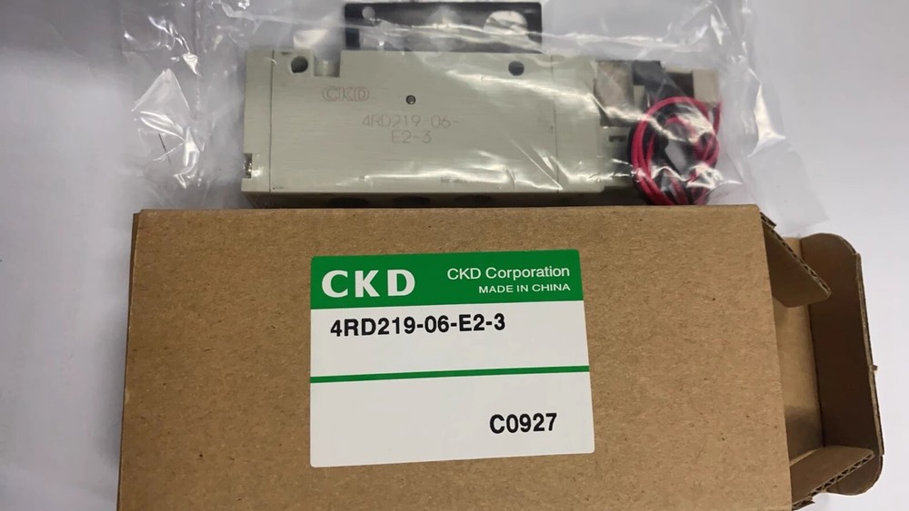 1pcs NEW CKD solenoid valve 4RD219-06-E2-3 DC24V