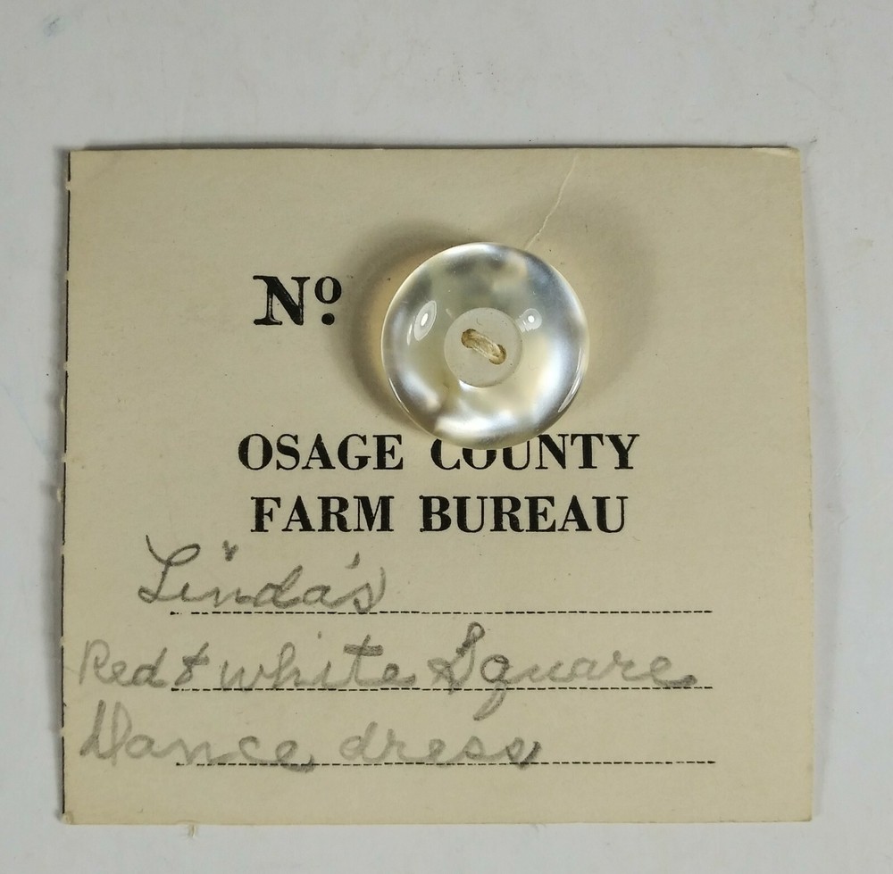 LOT VINTAGE PLASTIC BUTTONS Pre-Owned