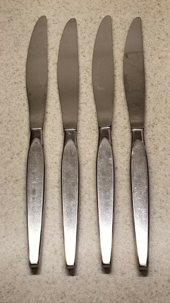 ONEIDA STAINLESS FLATWARE SATINIQUE (OLDER VERSION) 4 DINNER KNIVES 9 1/8"