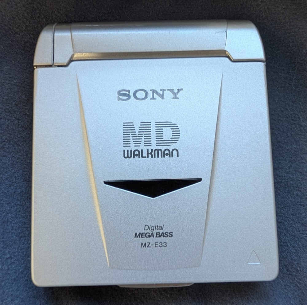 Sony MZ-E33 Portable MiniDisc Player WORKS!
