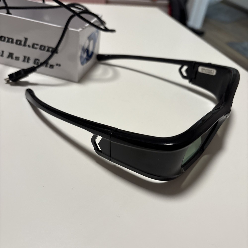 eDimensional active 3-D shutter glasses Bluetooth plus IR Rechargeable In Box