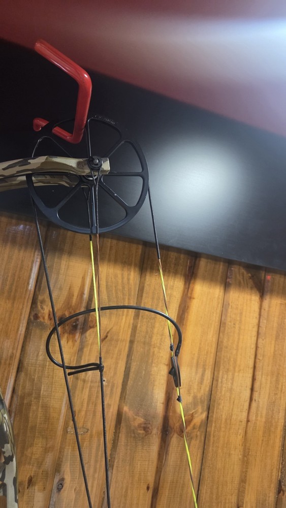 Bear Adapt 2 Plus RH 60# Compound Bow Pkg Mossy Oak Bottomland!