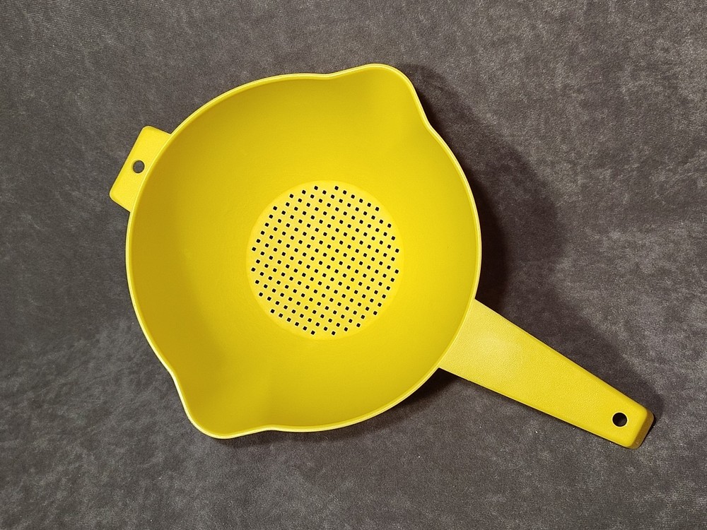 Vintage Tupperware #1200 1Qt & #1523 2Qt Colanders Strainers YELLOW