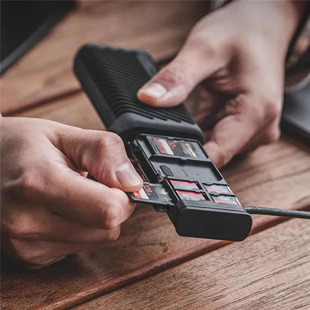 PGYTECH 2 in 1 High Speed Memory Card Reader Card Case for SD / TF Memory Card E