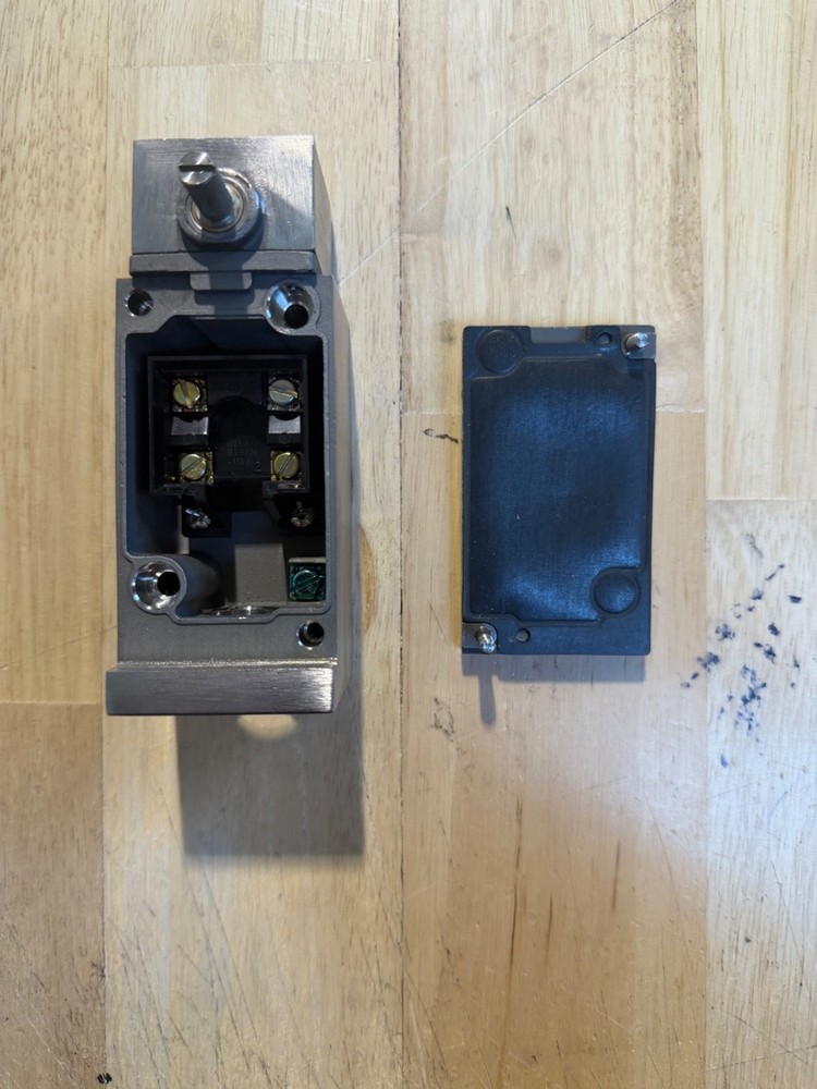 MICRO SWITCH LS2A4K (STAINLESS STEEL)