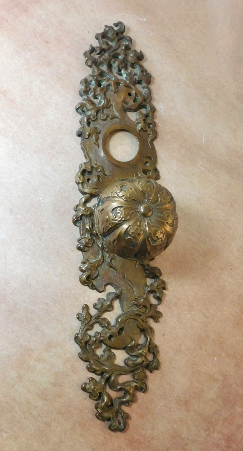Antique Norwalk Heraldic 1900 brass bronze entrance door knob and plate E-14900