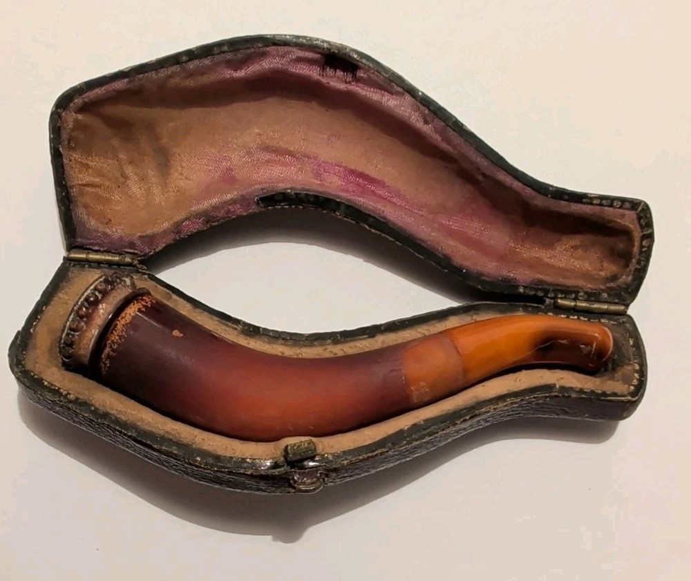 amber pipe Stem sherlock holmes? With Case