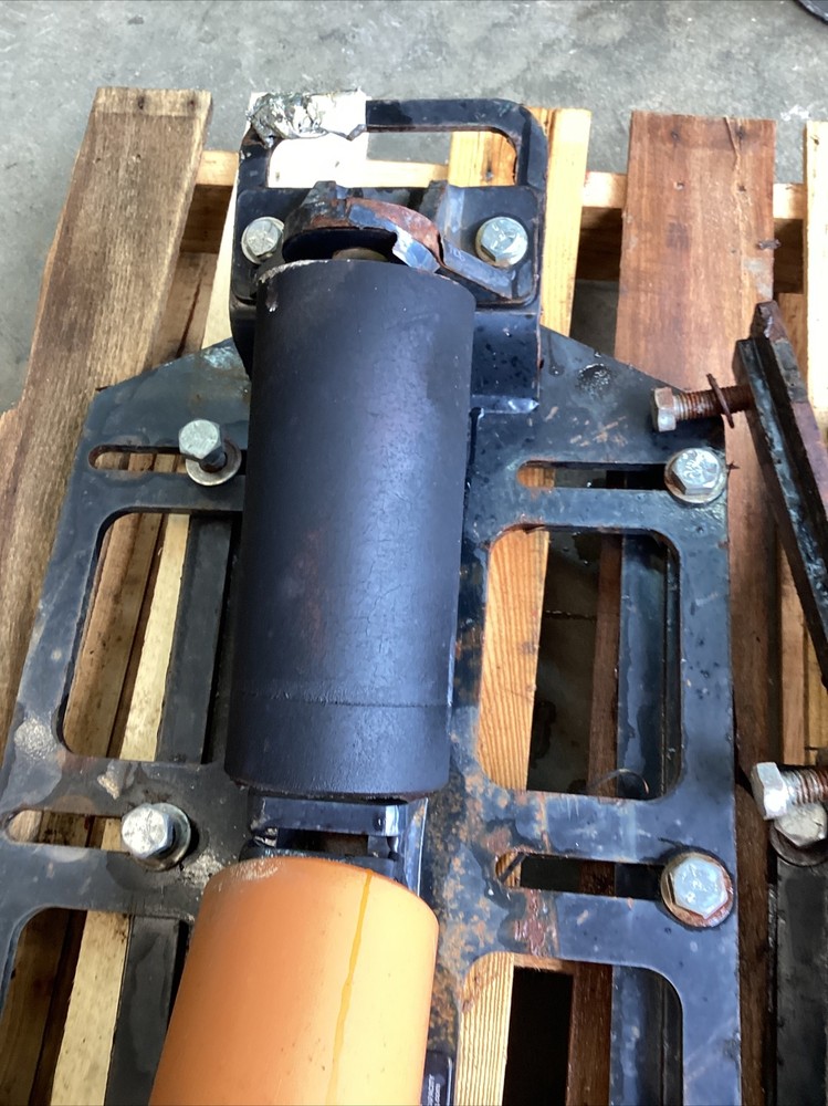 2 LJ WELDING AUTOMATION Model HZD-100 WELDING PIPE ROLLERS W/extra Brackets