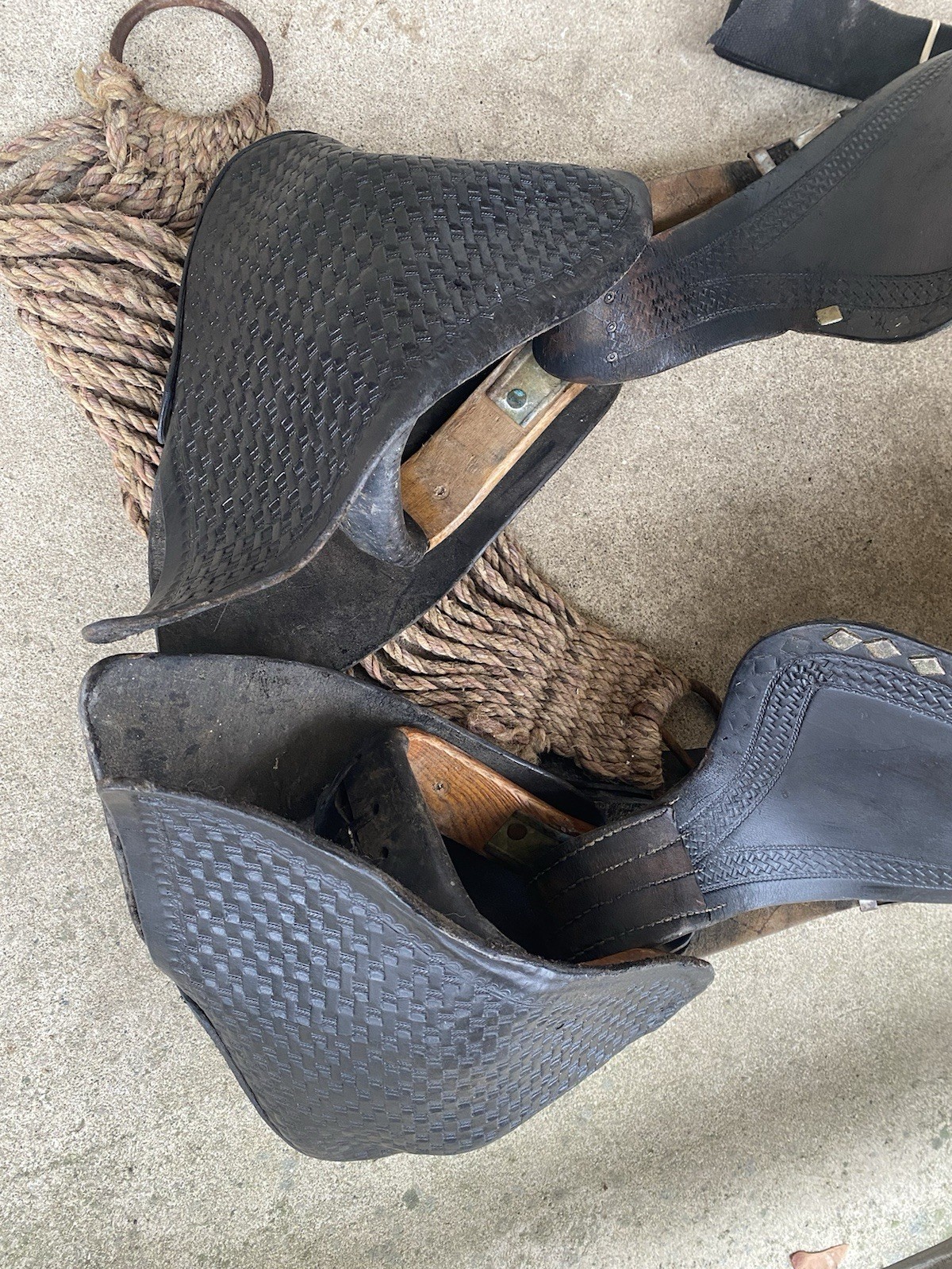 Vintage/Antique 15.5" Simco Western saddle w/silver diamonds, tapaderos