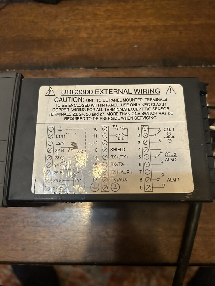 HONEYWELL DC330 Temp Controller. Model DC330B-EE-000-20-000000-00-0