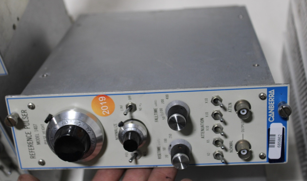 Canberra 1407 REFERENCE NIM BIN MODULE REFERENCE PULSER