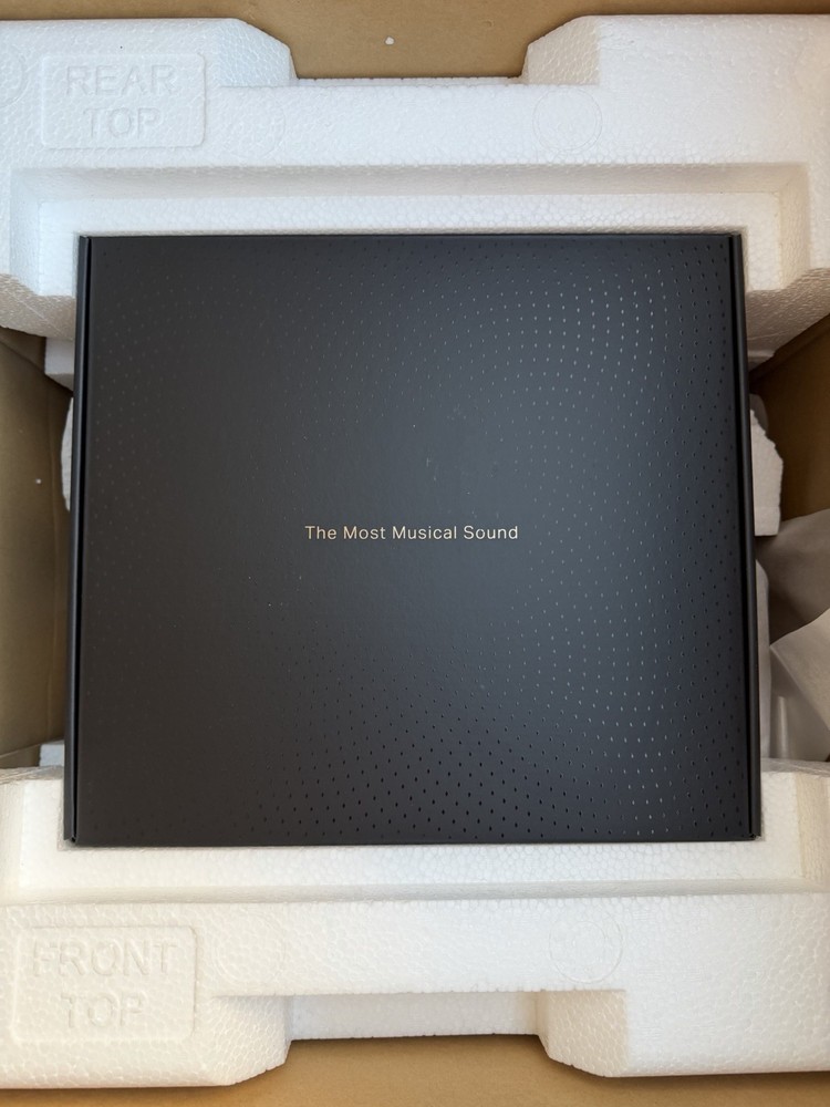 Marantz MODEL 10 Reference Integrated Amplifier (Open Box)