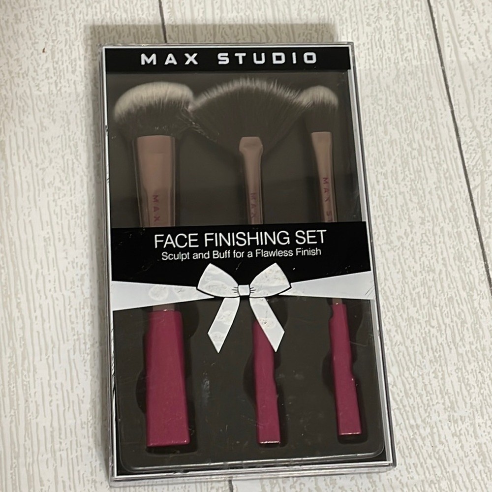 MAX STUDIO Brush Set 3 Pieces NWOT