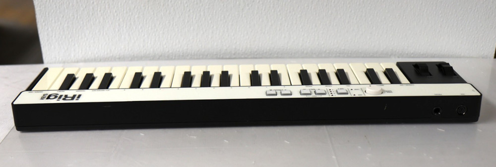 IK Multimedia iRig Keys 37-Key Mobile MIDI Keyboard Controller - Untested