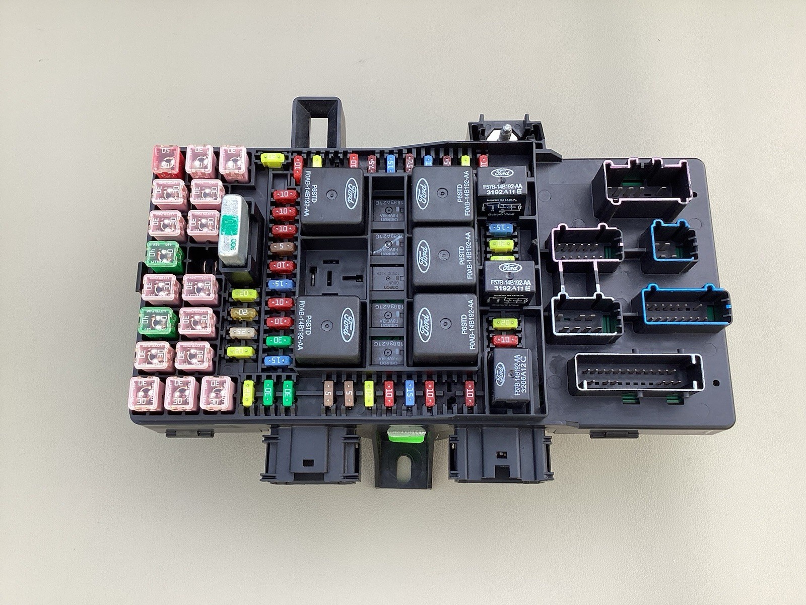 2004 Ford Expedition Navigator Interior Fuse Box 4L7T-14A067-AD *