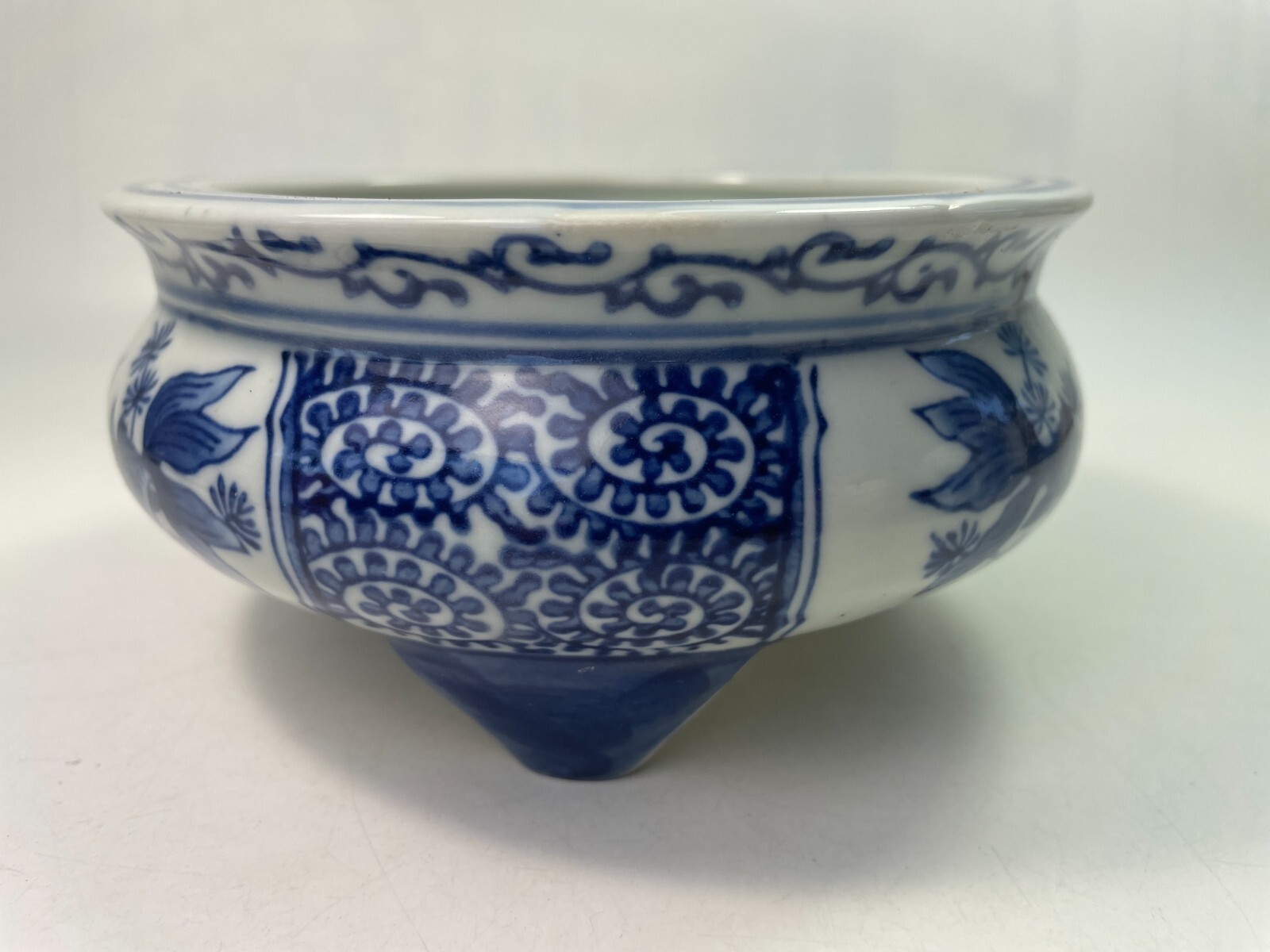 Antique Chinese Tripod Incense Burner Pair Gold Fish Blue & White B60