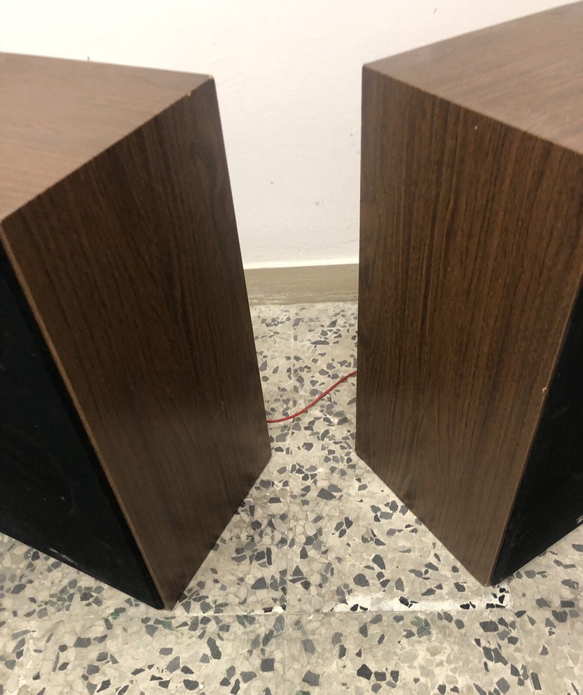 Sharp Pair *Vintage Speakers (Read)