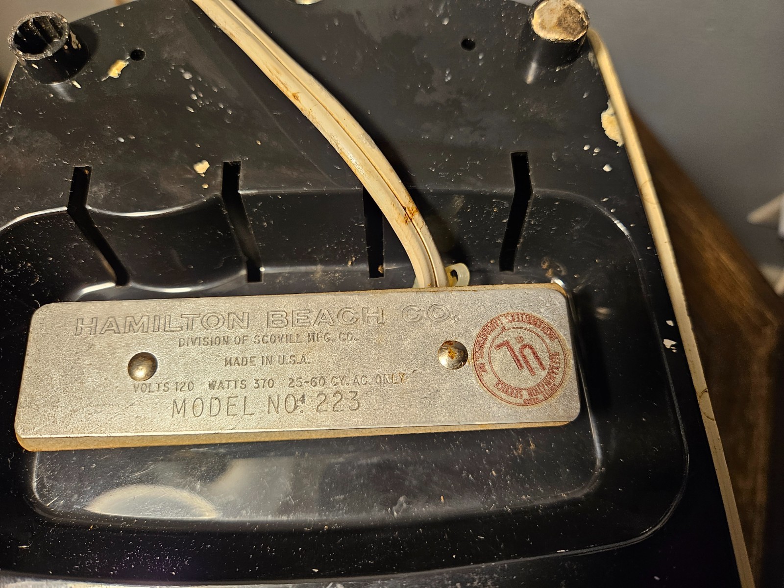 1970s HAMILTON BEACH SCOVILL ELECTRIC MEAT GRINDER AND SALAD MAKER MODEL 223