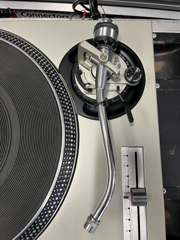 Technics SL 1200 Turntable