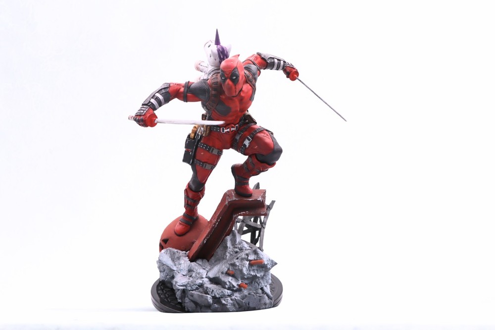 3D printed - resin - Deadpool Statue 1/6th scale