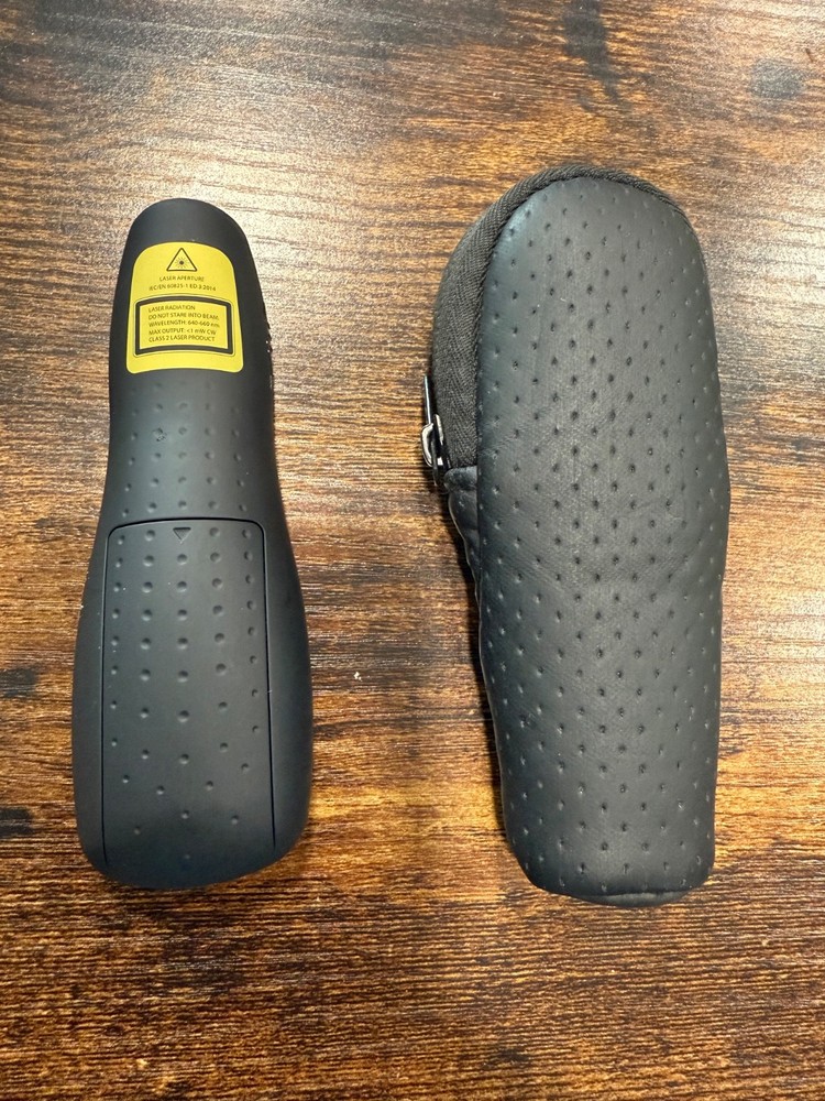 Logitech R400 Wireless Presenter Remote Control With USB Receiver & Case