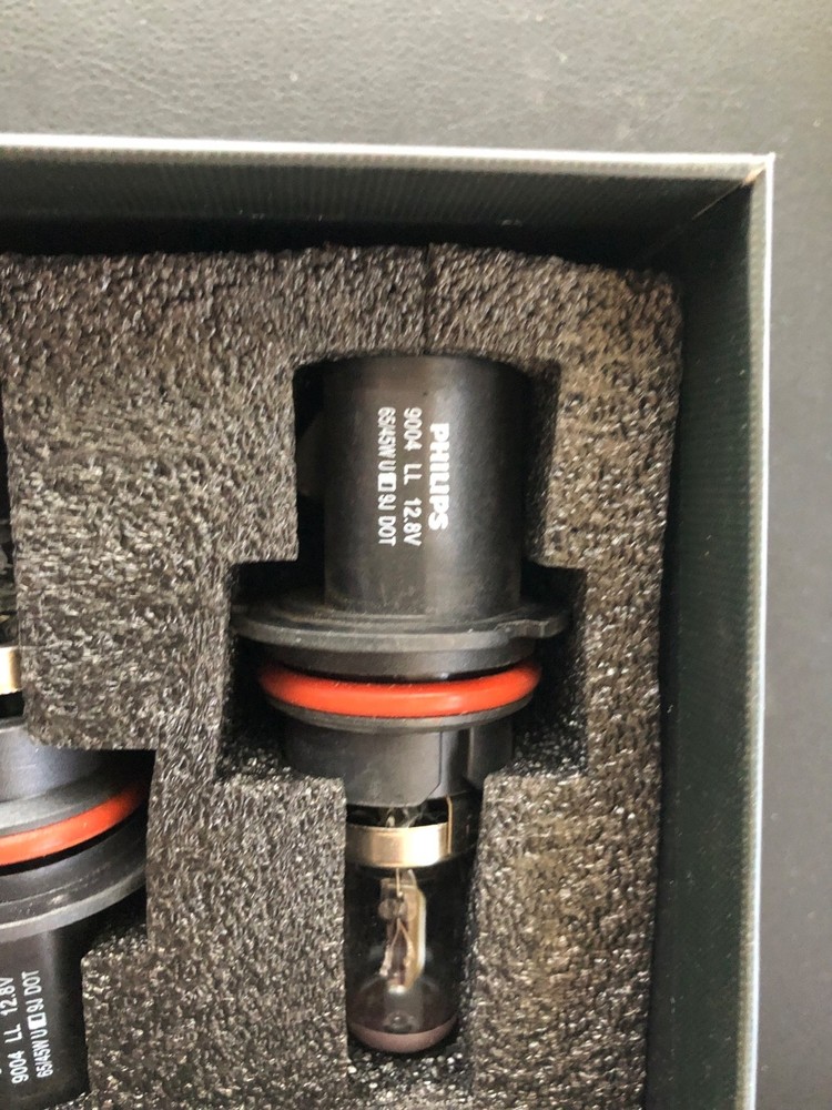 Philips 9004B2 Standard Halogen Replacement Headlight Bulb, 2 Pack (JS6)