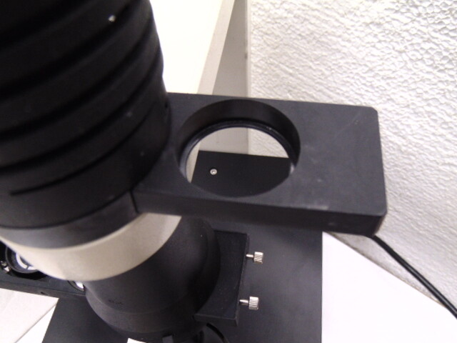 ZEISS AXIOVERT 25 INVERTED TRANSMITTED LIGHT MICROSCOPE W/ HAL. 6V / 30W LIGHT