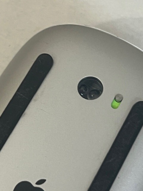 Apple Magic MOUSE V2 A1657 Wireless Bluetooth Rechargeable WHITE - Great