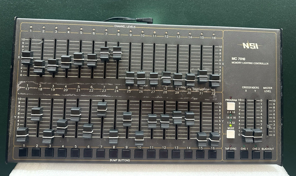 NSI MC‑7016 Memory Lighting Controller – 16/32 Channels – MPX/DMX.