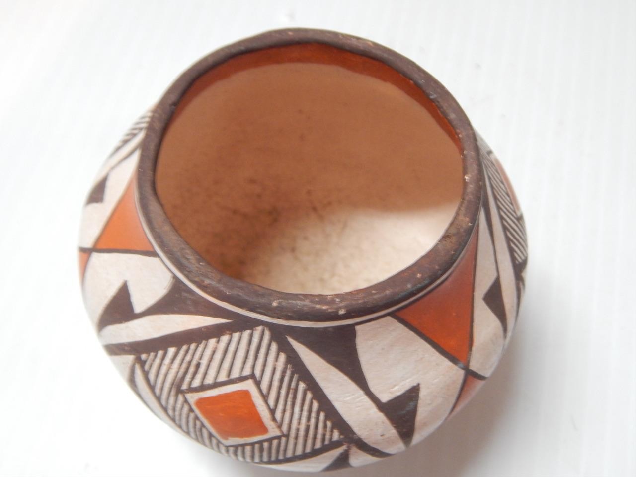 SMALL SIGNED VINTAGE ACOMA PUEBLO INDIAN POTTERY JAR / OLLA / POT - BUY IT NOW