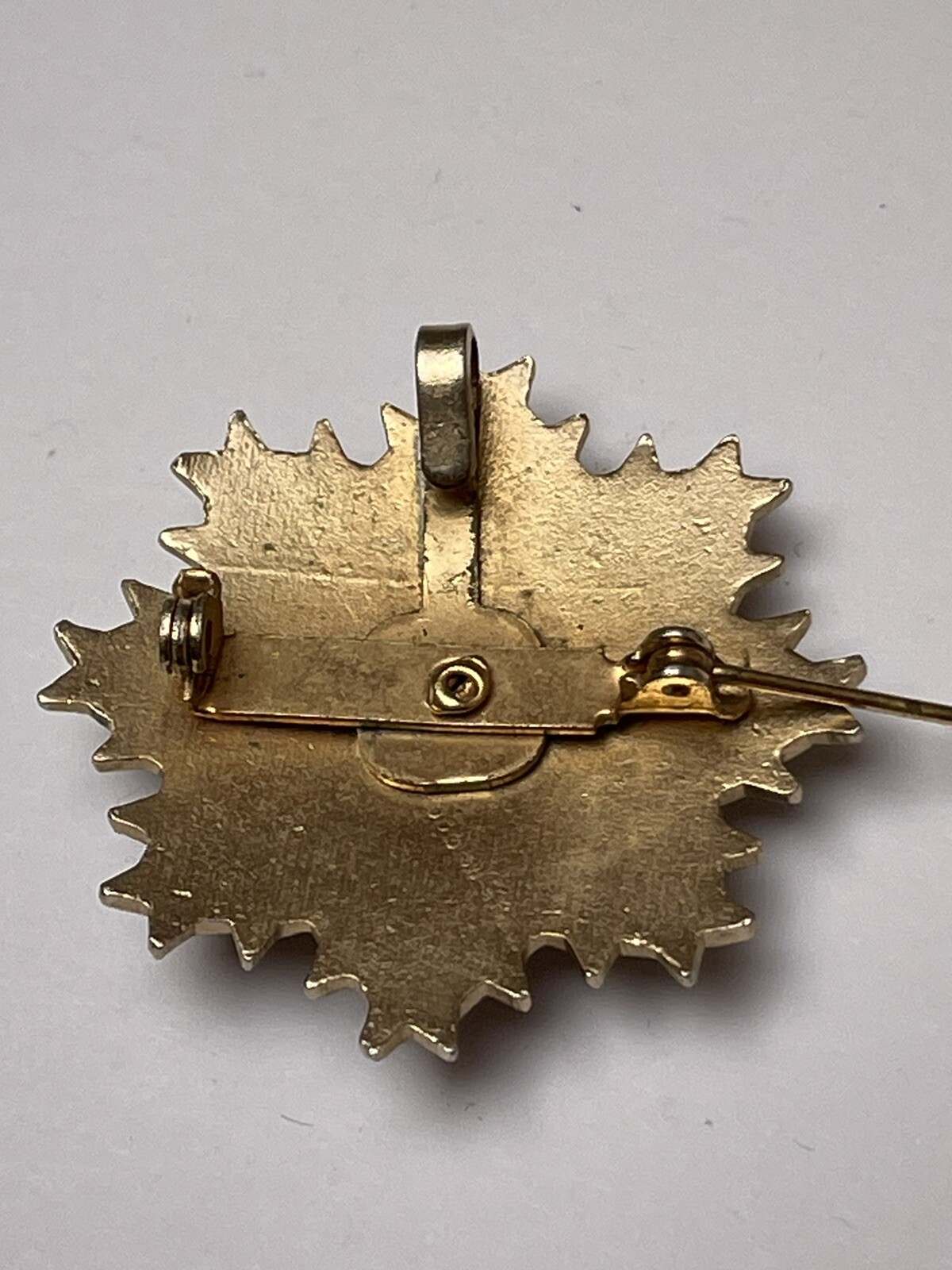 UNITED KINGDOM,BRIT. UNKNOWN BREAST BADGE,GILT,ENAMELED.MEASURE 40mm.WEIGHT 15.3