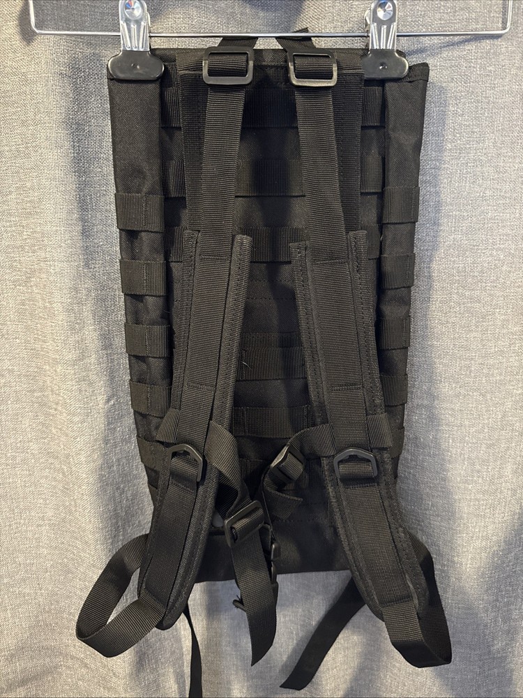 Tactical MOLLE-Compatible Tactical Hydration Carrier Holder No Bladder