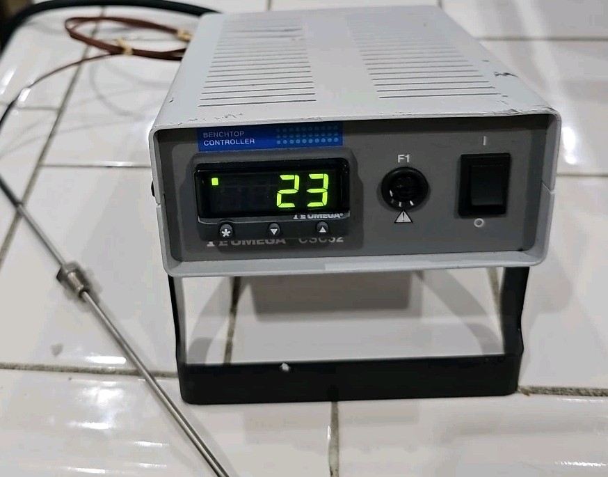 Omega Model CSC32 Benchtop Controller