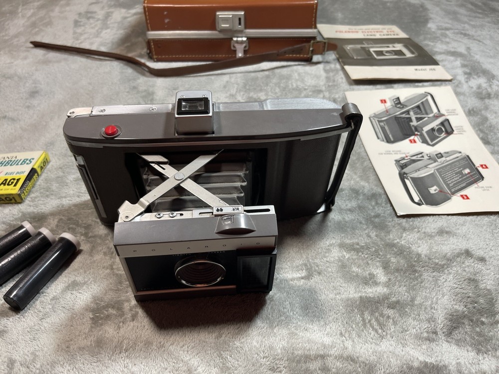 POLAROID LAND CAMERA MODEL J66 !! UNTESTED.