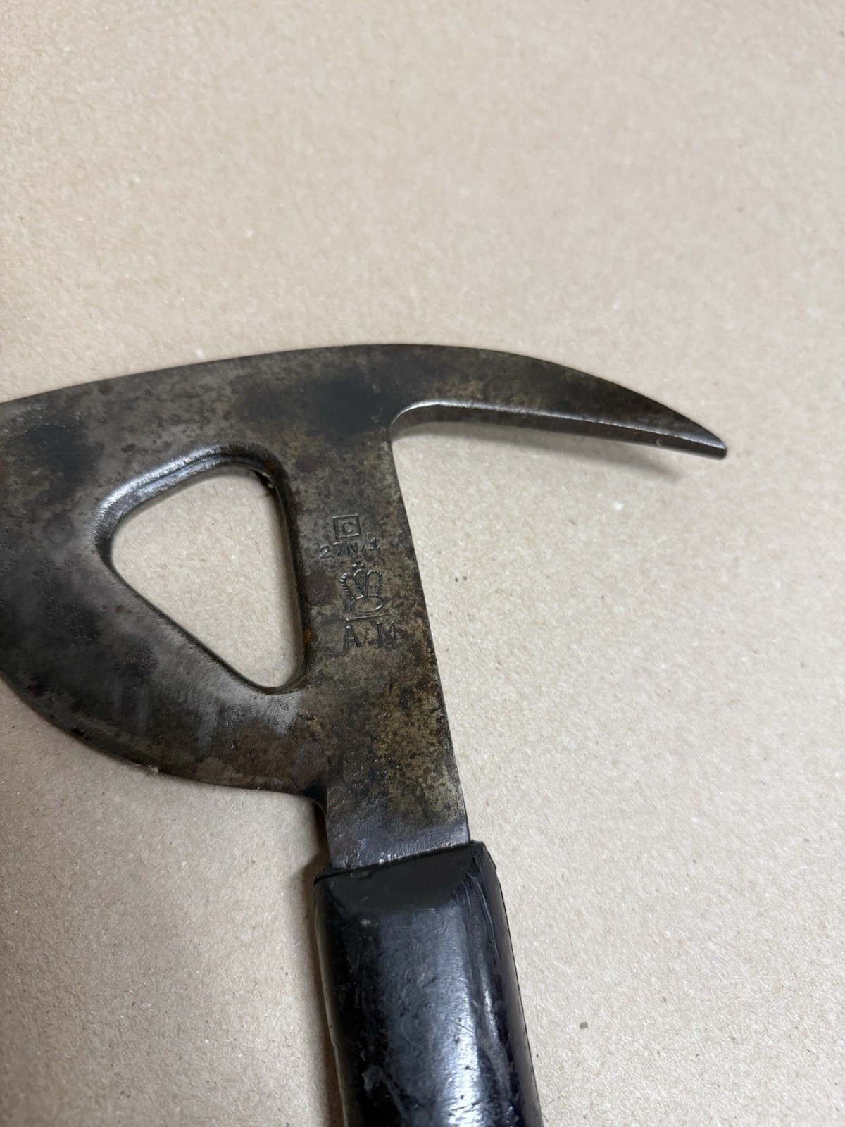 Britian UK WWII Airforce Aircraft Escape Axe 27N/1 - Insulated Rubber Crash Axe