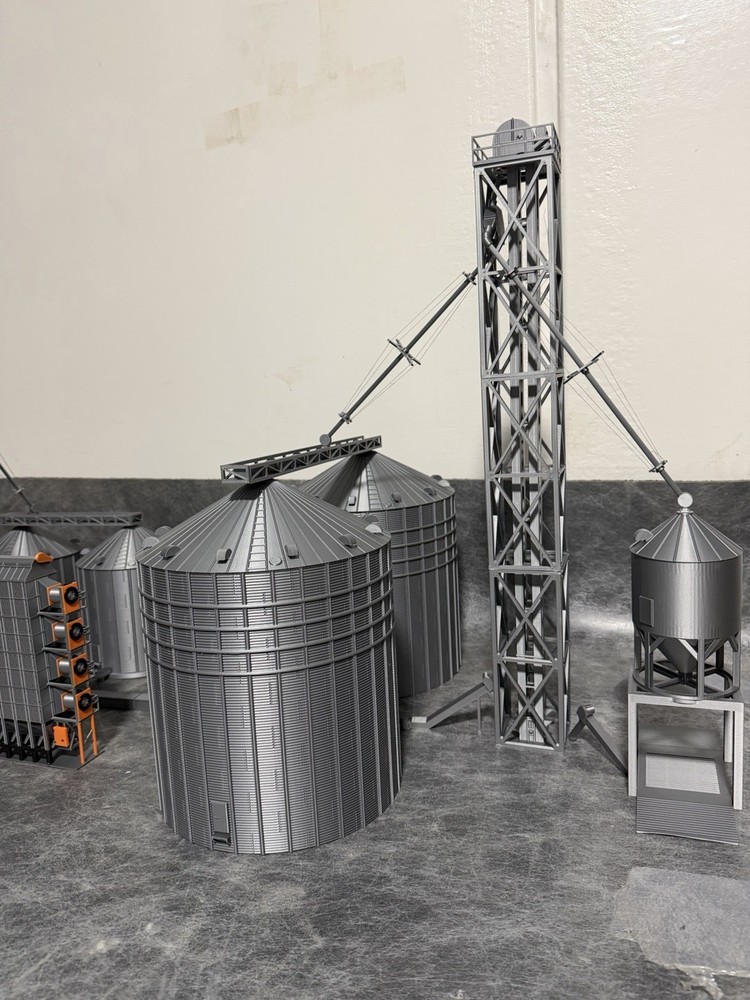 1/64 Grain Elevator Leg