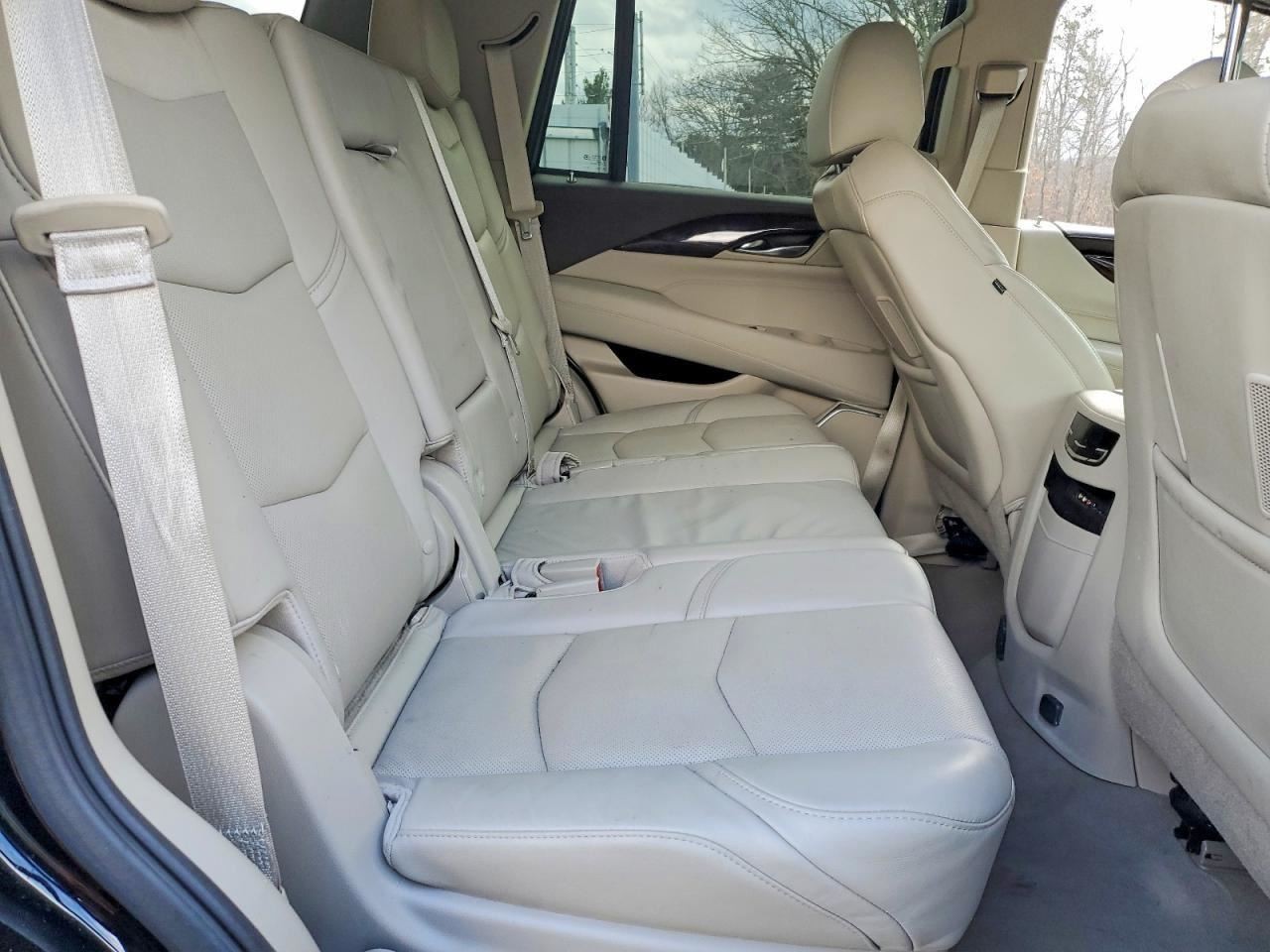 (LOCAL PICKUP ONLY) Roof Glass Fits 15-20 SUBURBAN 1500 922388