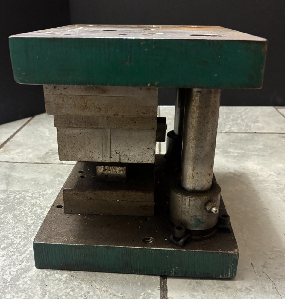 2-Post Die Set (10"×8" with 7-1/2" High Posts, Height: 9")