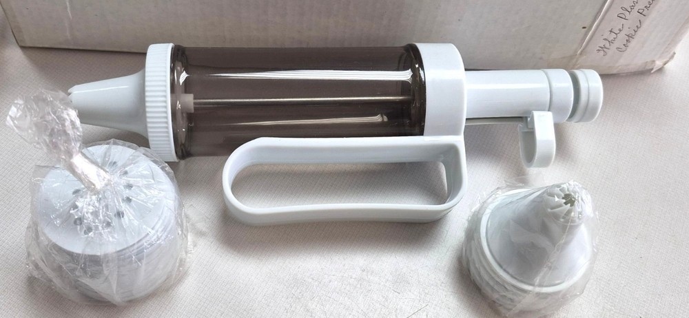 NEW Cookie Press w/ 6 Icing Tips & 24 Discs – Baking & Decorating Set