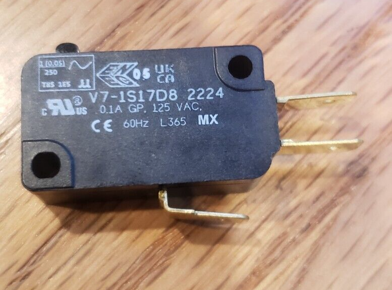 V7-1S17D8 Micro Switch Momentary .1A 125VAC Hinge Lever