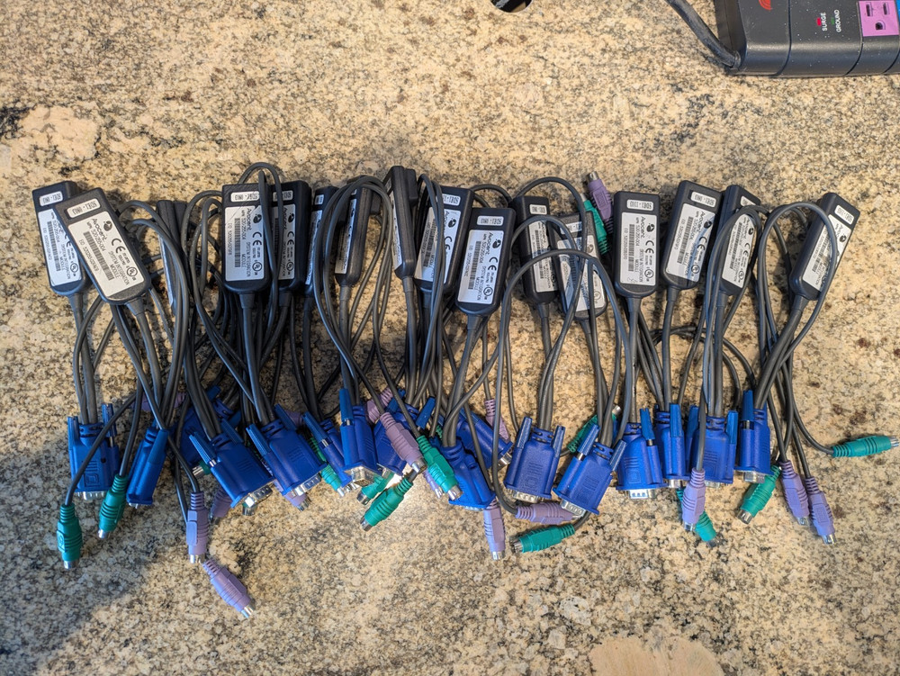 LOT 16 Avocent DSRIQ-PS2 Server Interface Module 520-255-004
