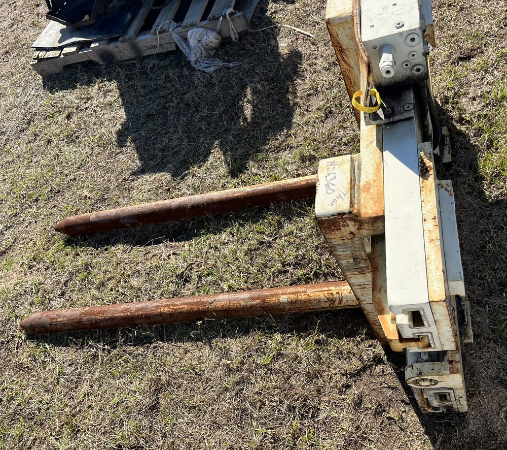 Long Reach Forklift Spear Forks Hydraulically Adjustable Width Bar Positioner